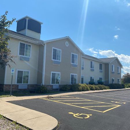 Americinn By Wyndham Oshkosh Extérieur photo
