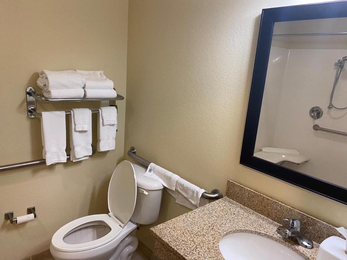Americinn By Wyndham Oshkosh Extérieur photo