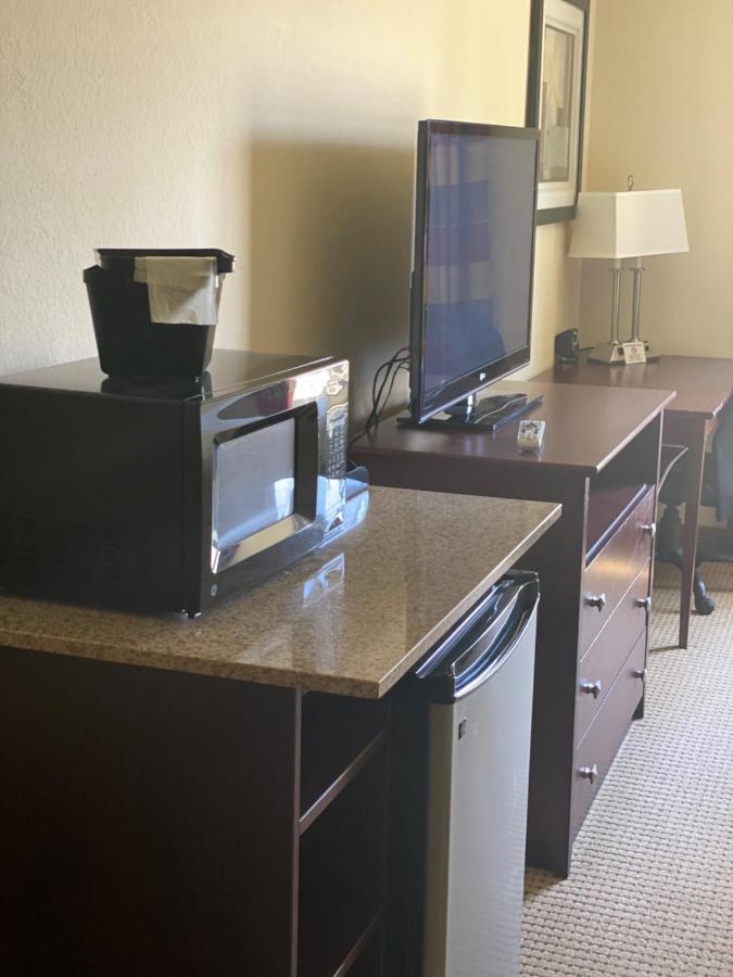 Americinn By Wyndham Oshkosh Extérieur photo